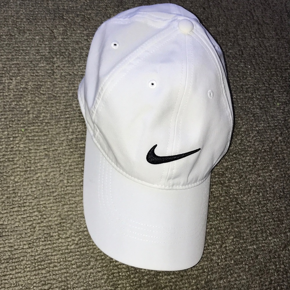 NIKE - White Dri-Fit Hat